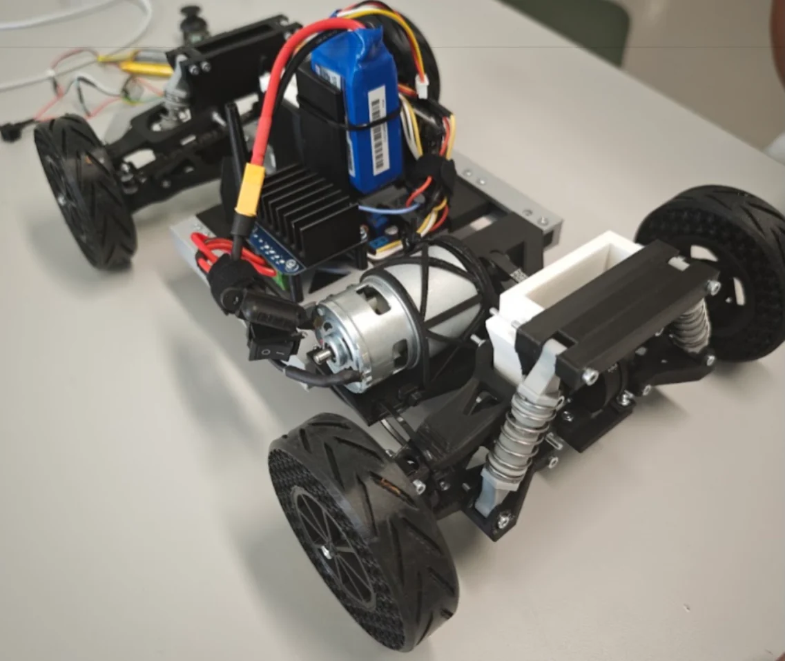 Printed RC car chassis with motor, driver and suspension